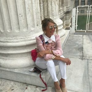 Meet your Posher, Leila